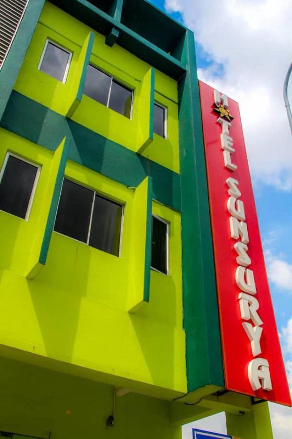 Hotel Sunsurya Кланг Екстер'єр фото
