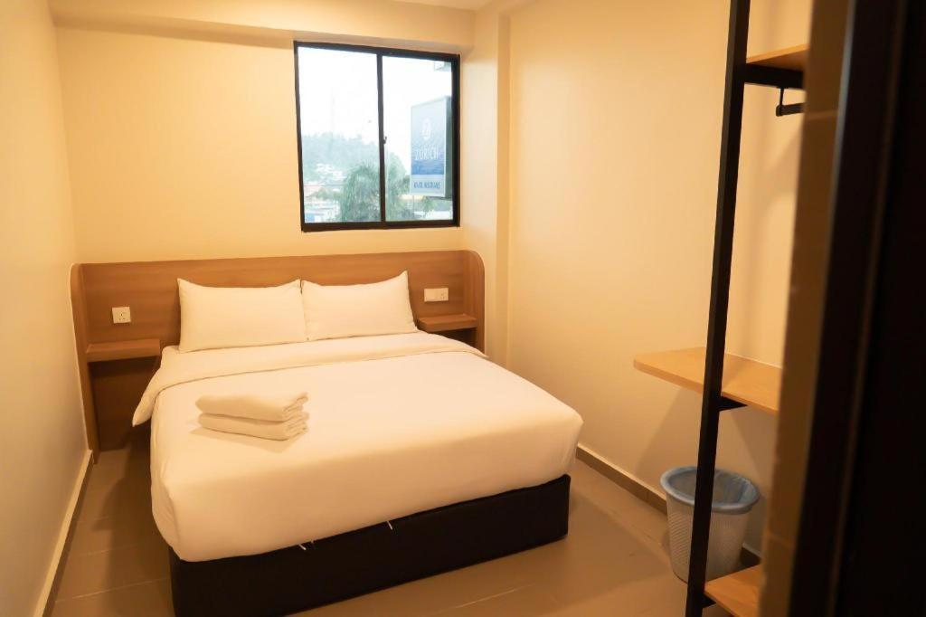 Hotel Sunsurya Кланг Екстер'єр фото